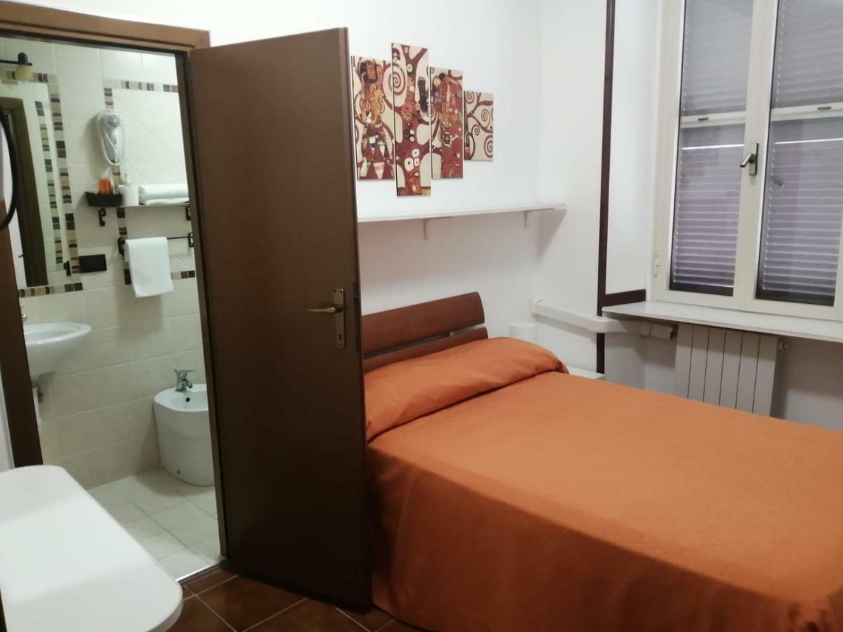 Albergo Ollolai Civitavecchia Zewnętrze zdjęcie